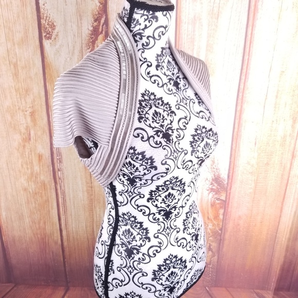Daymor Couture Short Sleeve Shrug B44 - Picture 4 of 5